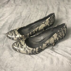 💟💟 Glitter And Lace Pumps